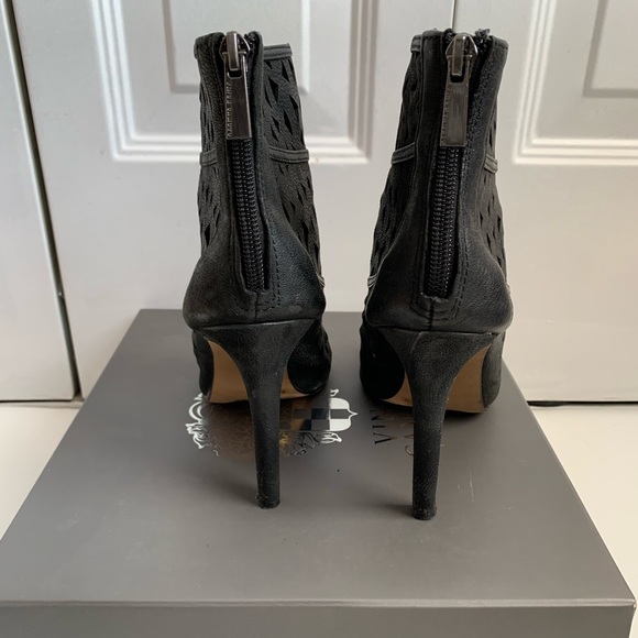 Cutout peekaboo heels - Picture 3 of 5